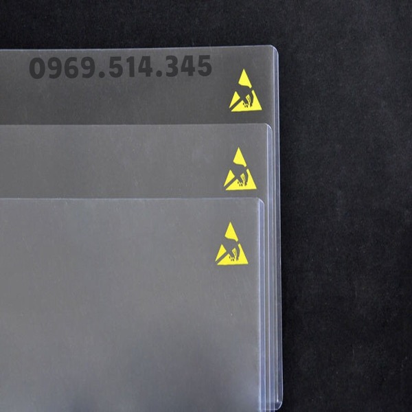 Viền nhựa của card case được cắt gọt chính xác với hai mặt mềm mịn tiêu chuẩn của phòng sạch 