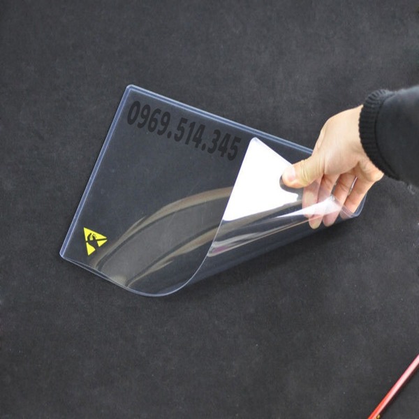 Bìa card case được làm từ nhựa PVC độ đàn hồi và tính dẻo cao dễ dàng vệ sinh và làm sạch