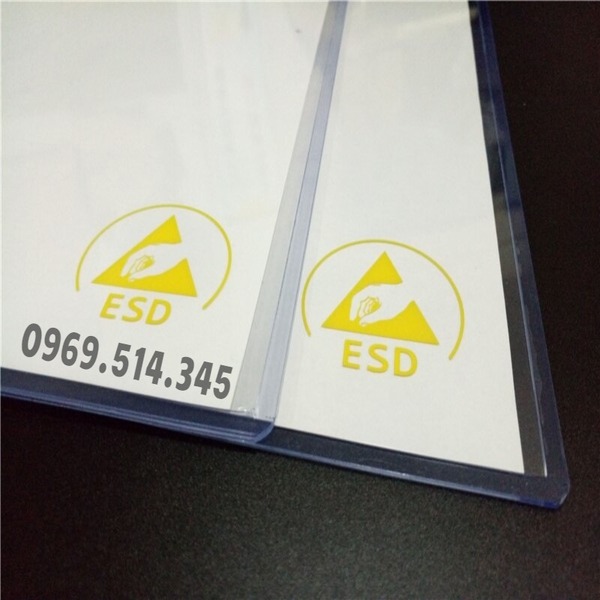 Hình ảnh mẫu của card case chất liệu phổ thông PVC trong suốt có ký hiệu chống tĩnh điện hợp lý 