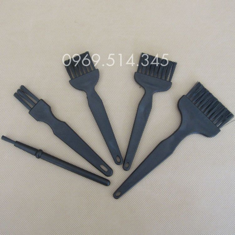 Chổi được sử dụng rộng rãi trong các ngành công nghiệp loại bỏ 99% bụi bẩn những tác nhân bên ngoài