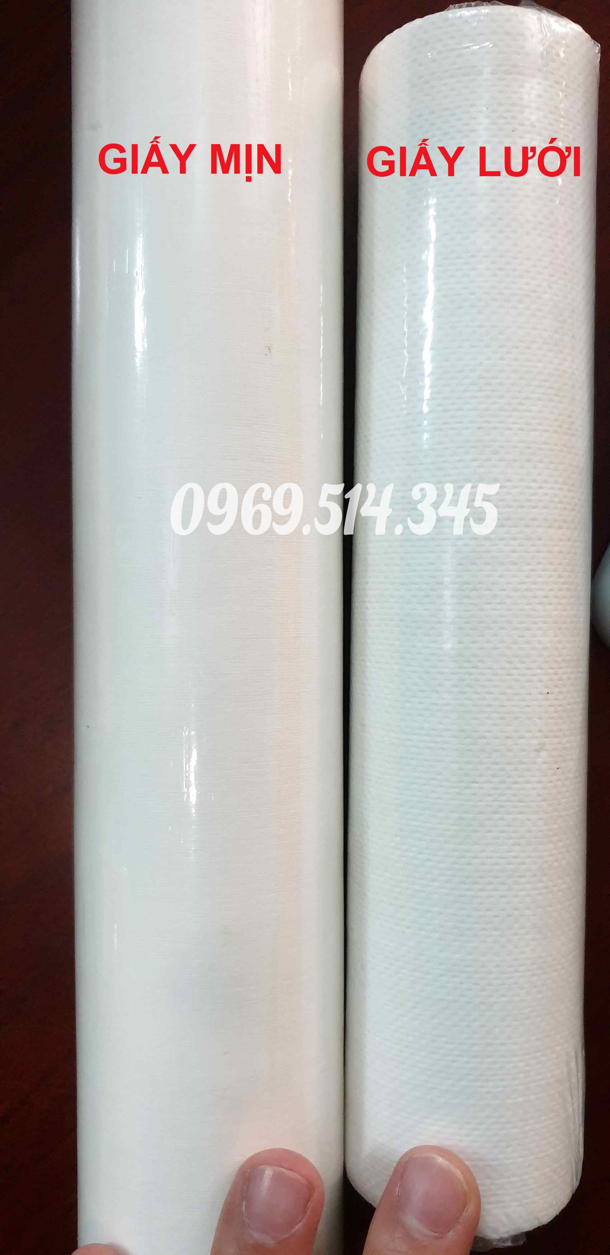 Hình ảnh thực tế của hai loại giấy lau phòng sạch SMT được so sánh khi đặt cạnh nhau