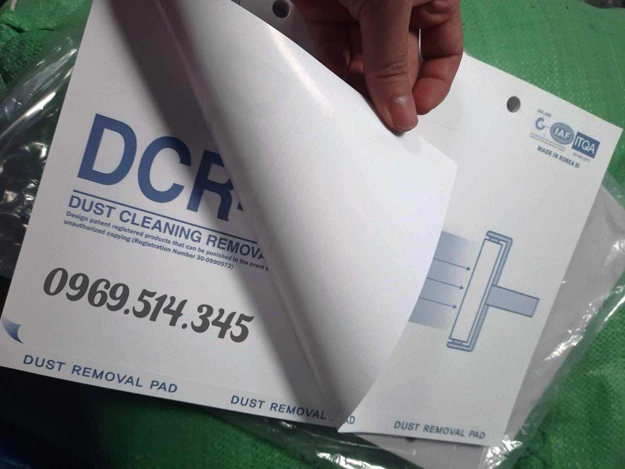 Nhờ chất liệu PE/PVC giúp cho giấy dính bụi phòng sạch mềm dẻo và có độ bền cao