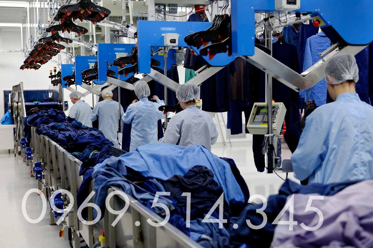 Công đoạn may và tạo kiểu được thực hiện cẩn thận, tỉ mỉ