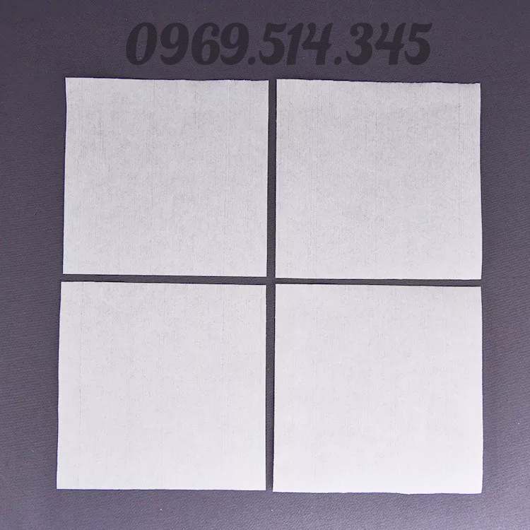 Từng tấm giấy lau được xử lý cắt bằng máy laze giúp chống xước ít bụi