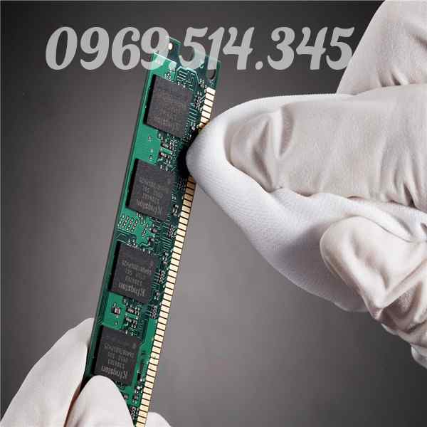 Khăn lau mềm mịn, không trầy xước khi lau bảng mạch