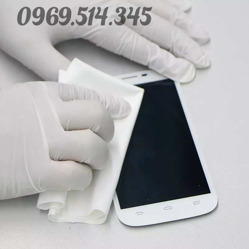 Sự kết hợp hoàn hảo của bộ đôi Găng tay và Khăn lau phòng sạch giúp các linh kiện loại bỏ 99% bụi bám bẩn 