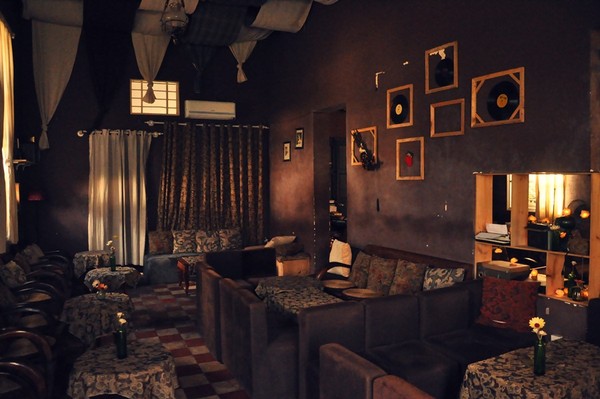 Vẽ tranh tường cafe phong cách vintage