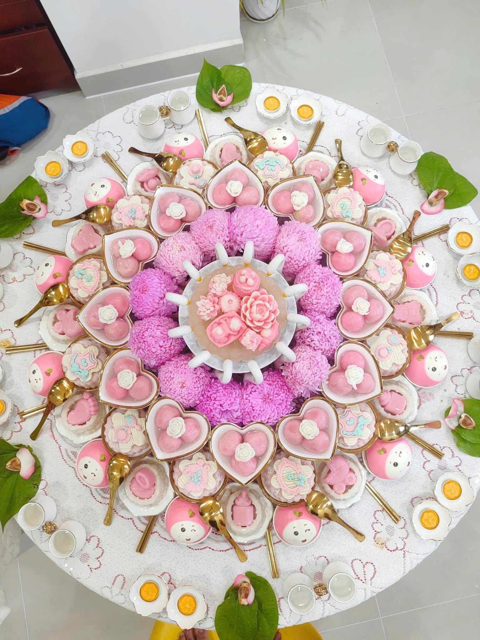 Mâm Cúng Đầy Tháng Bé Gái Tone Hồng Với Chè Trôi Nước – Nét Đẹp Truyền Thống Và Sự Chu Đáo Từ Dịch Vụ Tâm Linh