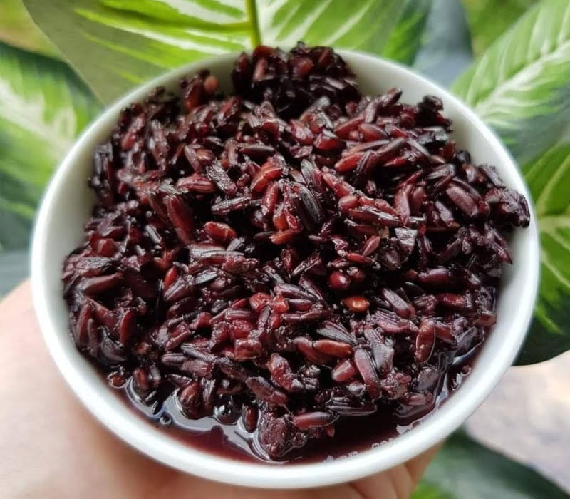 Cơm rượu cúng Đoan Ngọ làm từ nếp cẩm và nếp cái hoa vàng lên men thơm nồng