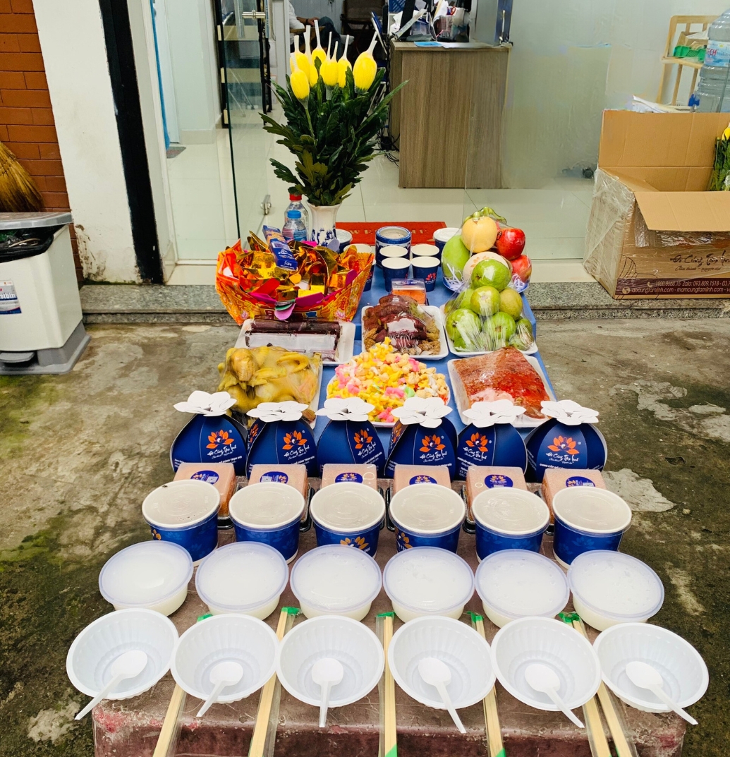Bài trí mâm cúng cô hồn thịnh soạn đúng chuẩn phong thủy tại TP.HCM