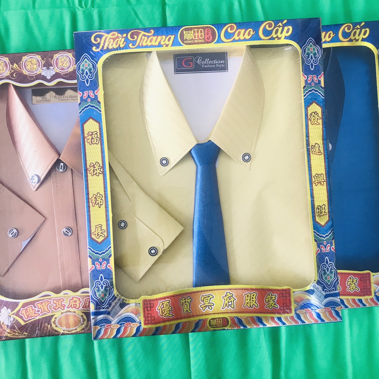 Chi tiết in ấn nhũ nổi bộ áo sơ mi nam vàng mã loại cao cấp