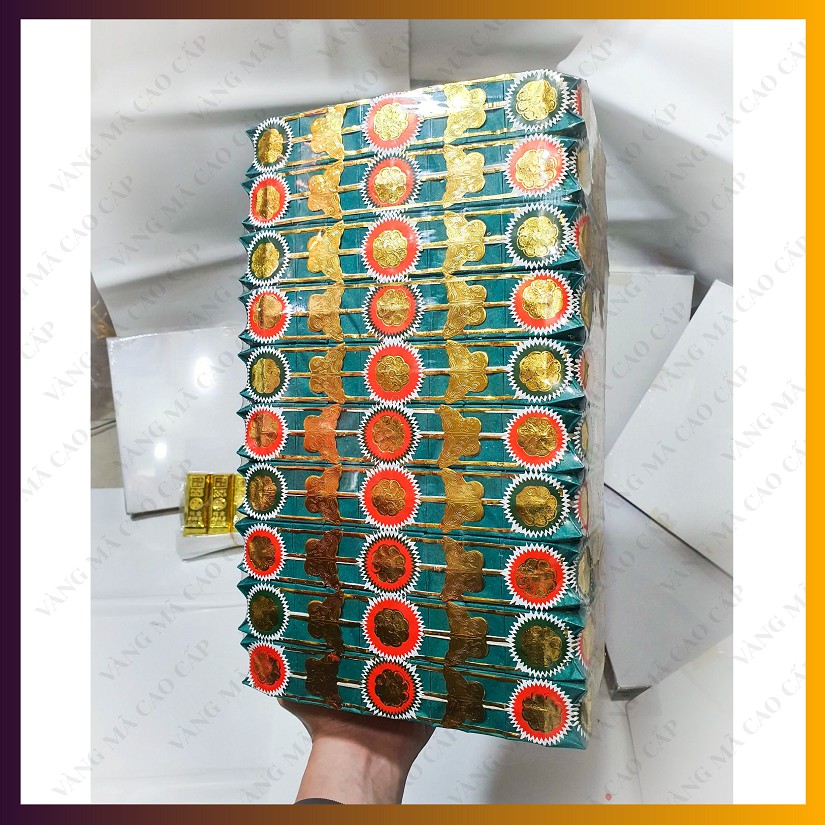 Cach sap xep vang hoa dai tren mam cung chuan phong tuc