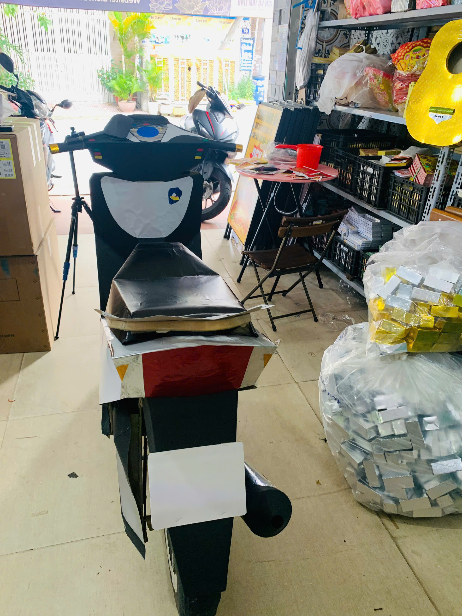 Xe Máy SH làm theo yêu cầu (Mẫu đặt làm thủ công - Đặt trước 7 - 10 ngày)