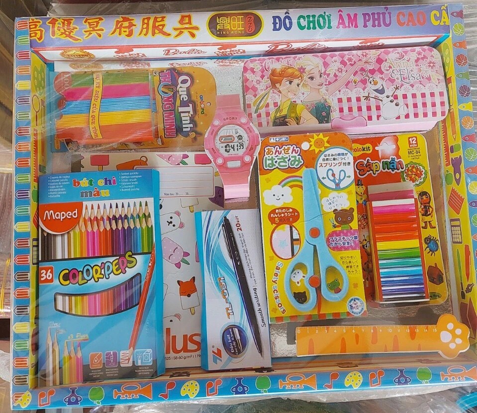 Chi tiết bộ đồ dùng học tập cho bé gái Chi tiết các món trong bộ đồ dùng học tập vàng mã cho bé gái