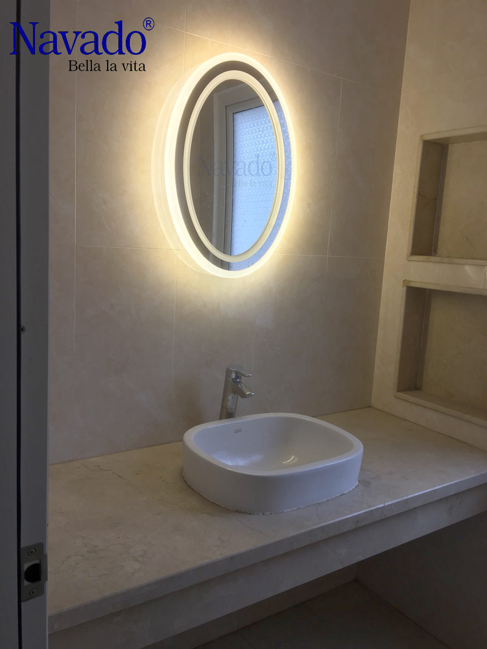 Các mẫu gương gắn đèn led cho phòng tắm