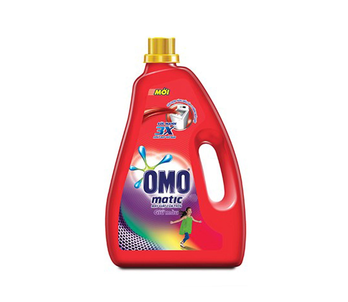 Nước giặt Omo Matic Cửa trên chai 2,4kg