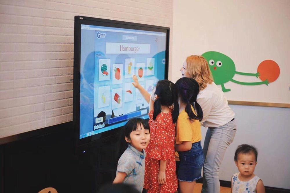 màn hình tương tác dạy học tiếng Anh
