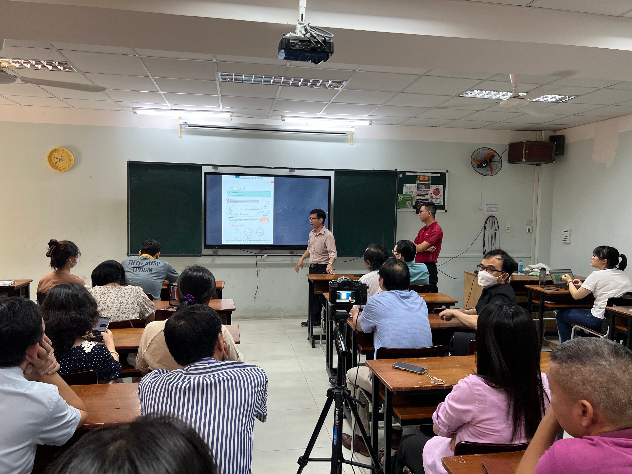nghiệm thu màn hình tương tác tại đại học sư phạm