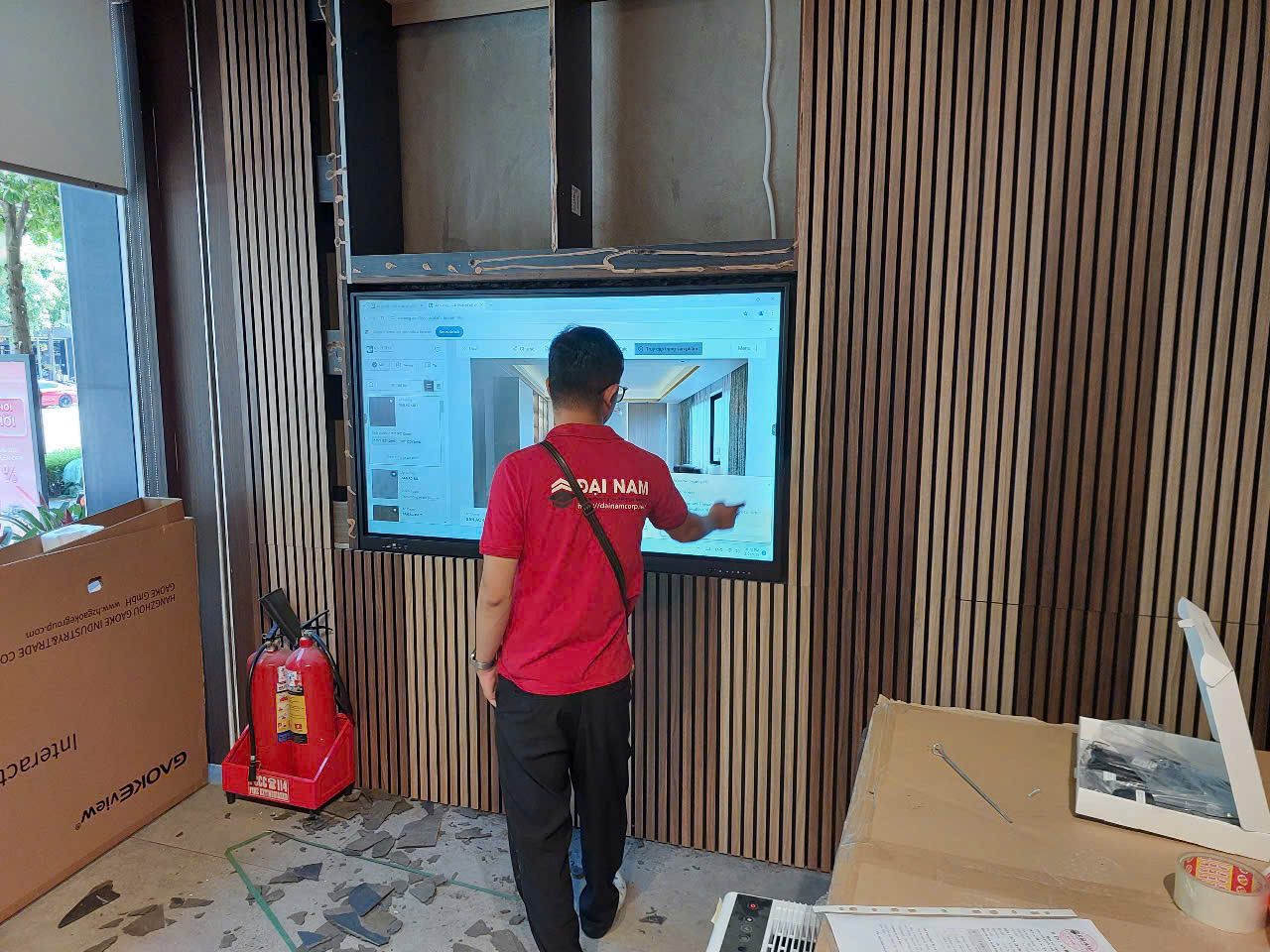 Màn Hình Tương Tác Thông Minh GAOKEview Tại Gỗ An Cường