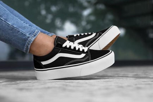 5 ĐÔI SNEAKER KHIẾN FASHION EDITOR DIỆN ĐỒ GÌ CŨNG ĐẸP