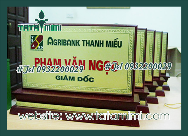 Bảng chức danh màu vàng