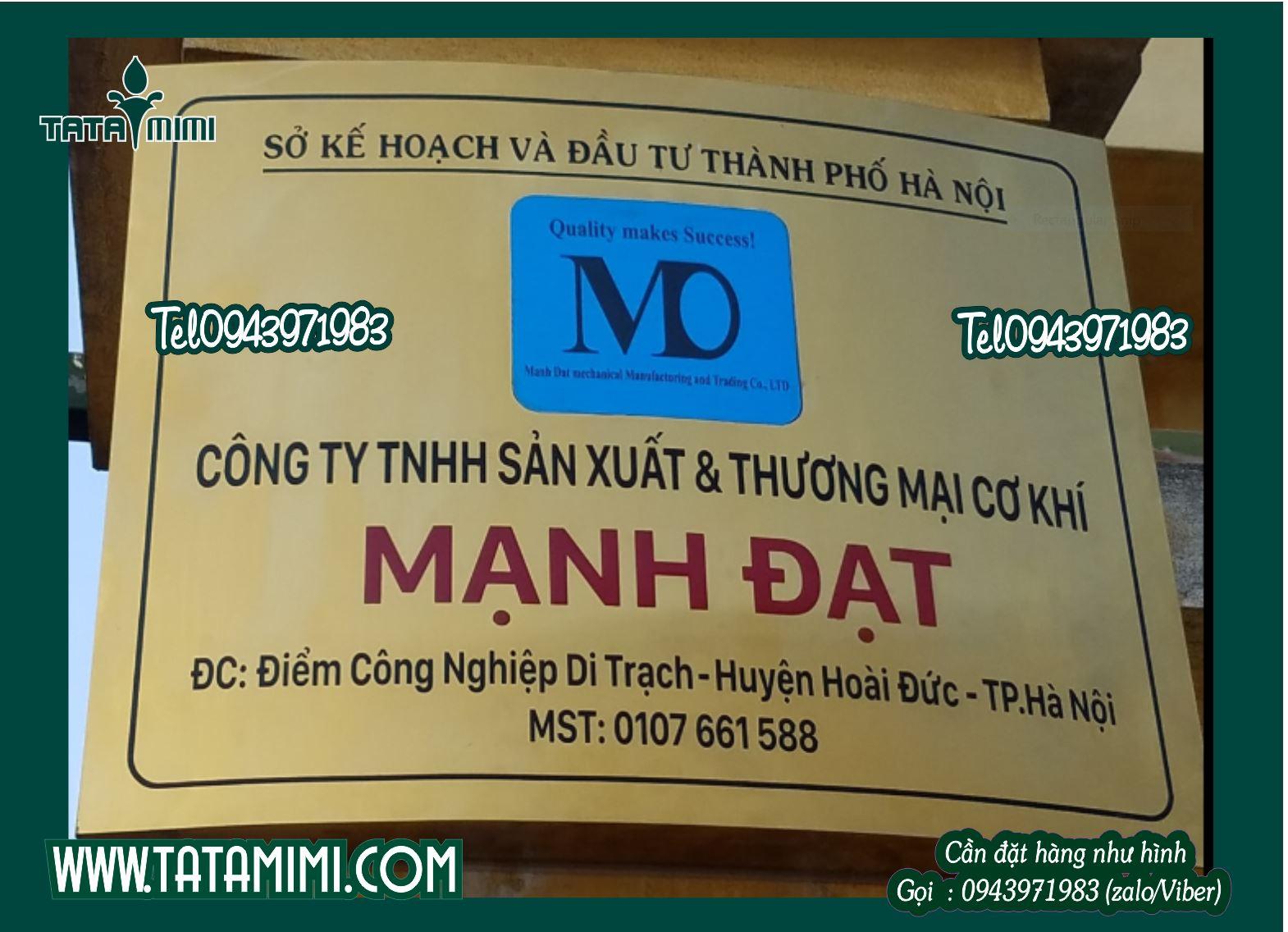 Khắc biển công ty mica