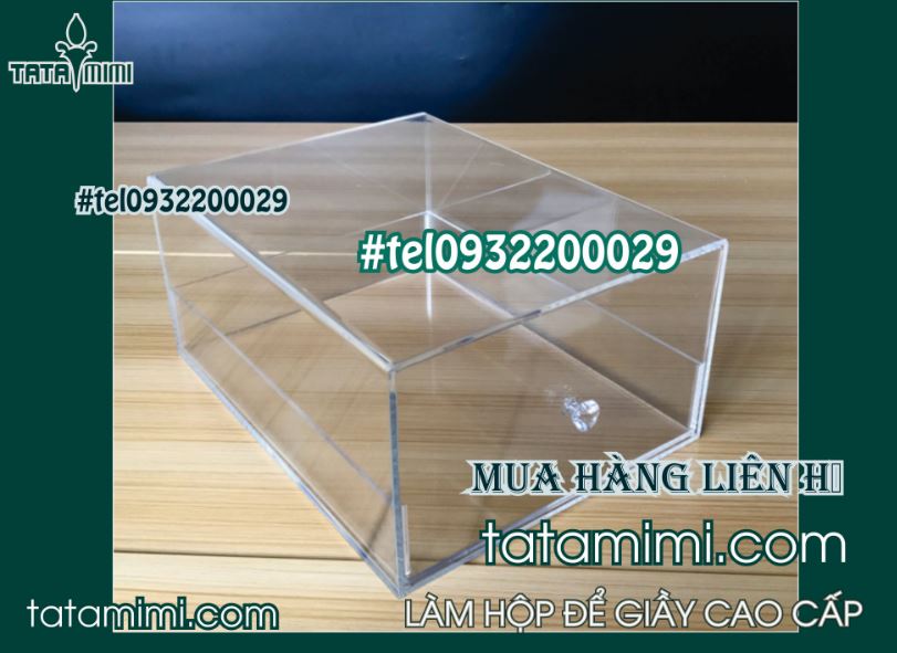 Hộp bằng mica và đế gỗ