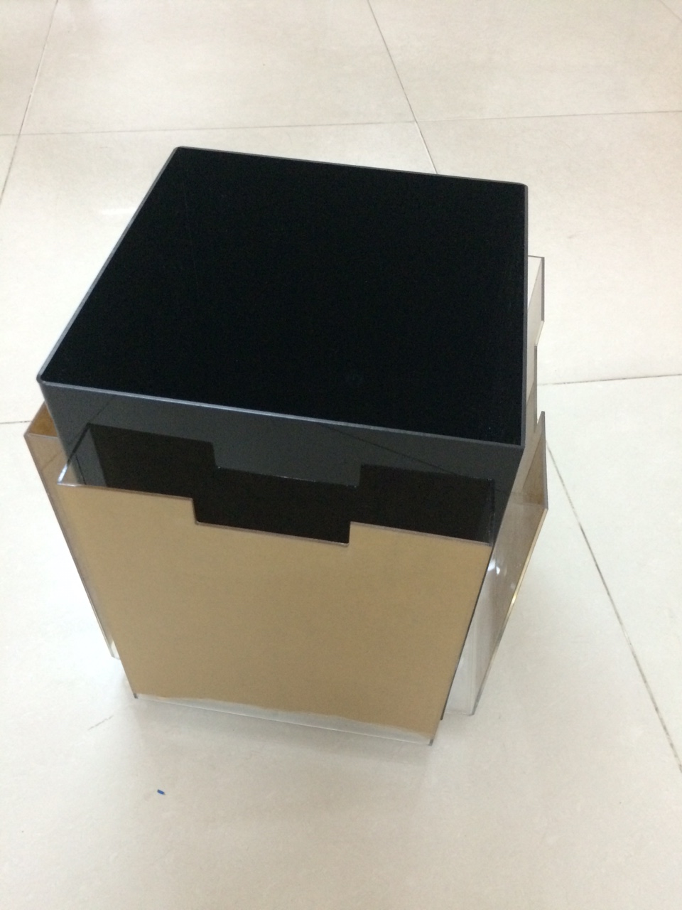 Kệ mica xoay 4 mặt