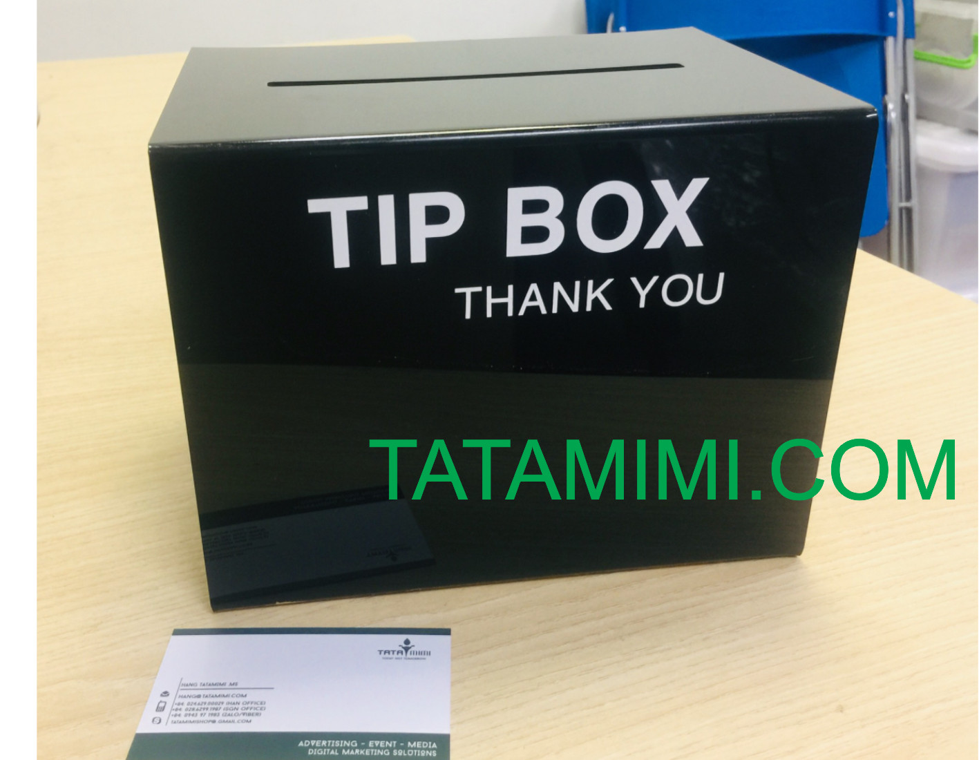 Thùng tip box từ 2 màu mica đen và trắng