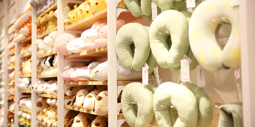 mang-luoi-phat-trien-chong-mat-cua-miniso