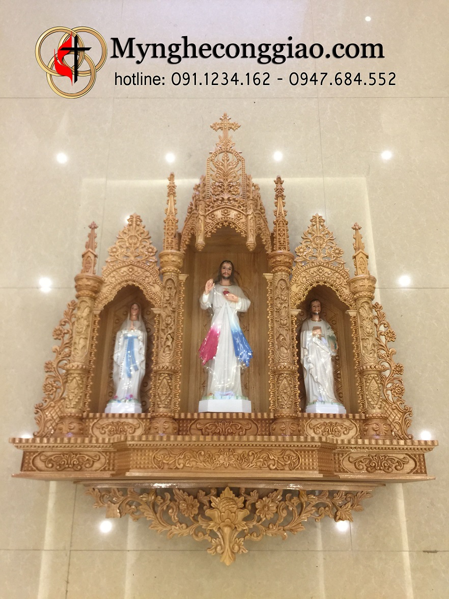 bàn thờ công giáo,đồ thờ công giáo/ngang 1m10 cao 1m45.chất liệu gỗ pơmu