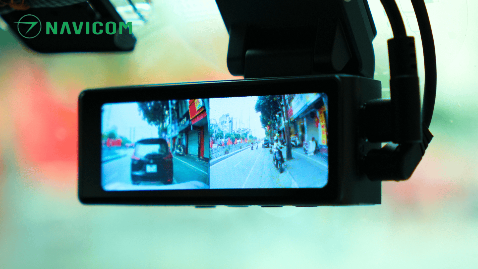 Camera hanh trinh NAVICOM D4K Pro ghi hinh trong xe 2424