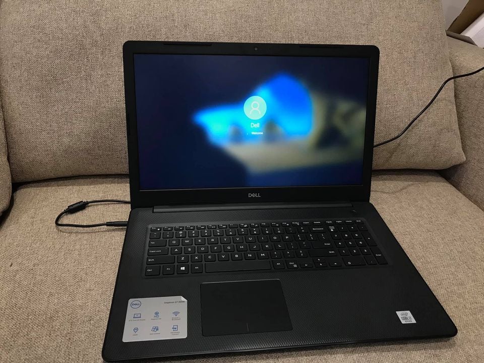 Dell Inspiron 17 3793 Core i7-1065G7/8GB/256GB SSD/ 17.3inch FHD/Win10/Black like new