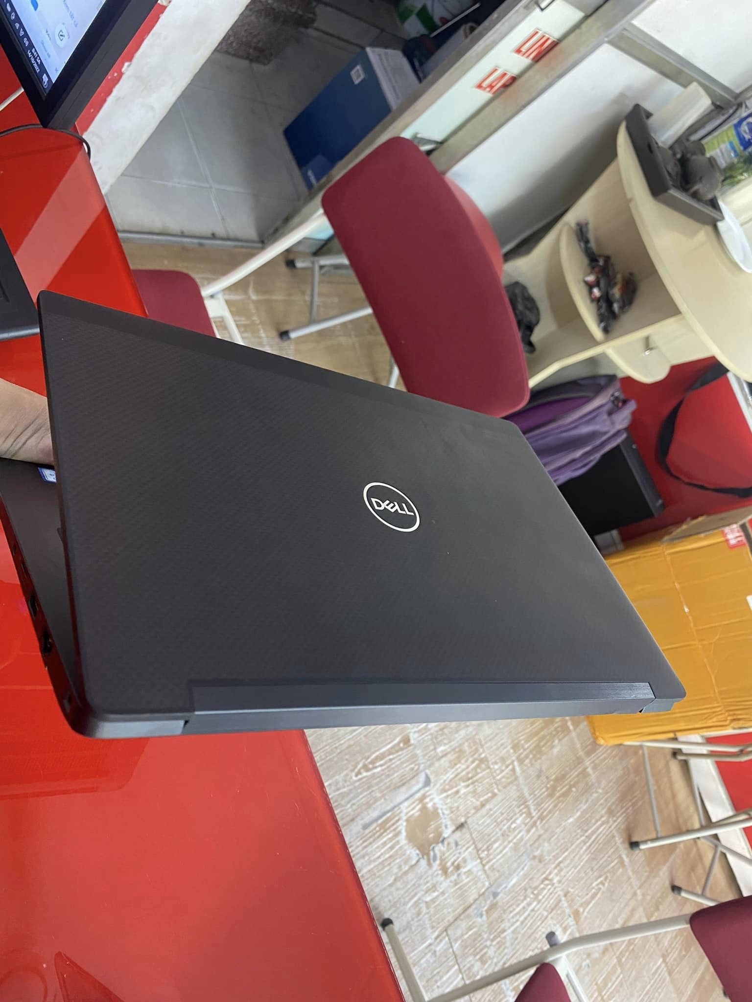 Dell Latitude E7390 Coi5/ Coi7 (cũ)