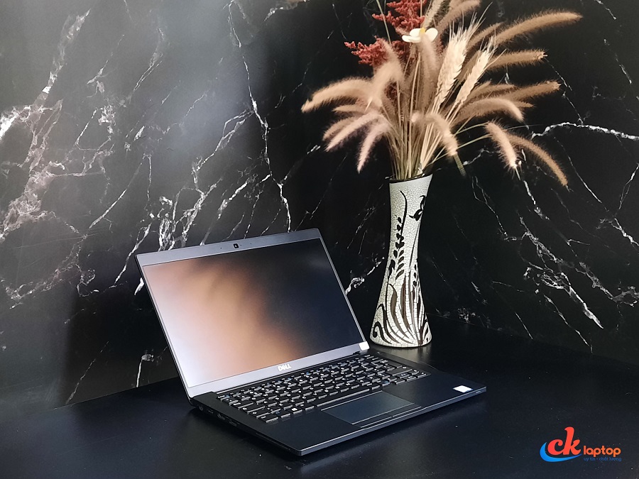 DELL LATITUDE E7390 CPU I7 - 8650U / RAM 16GB / SSD 256GB / MÀN 13.3 INCH FHD IPS / BẢO HÀNH T05/2021