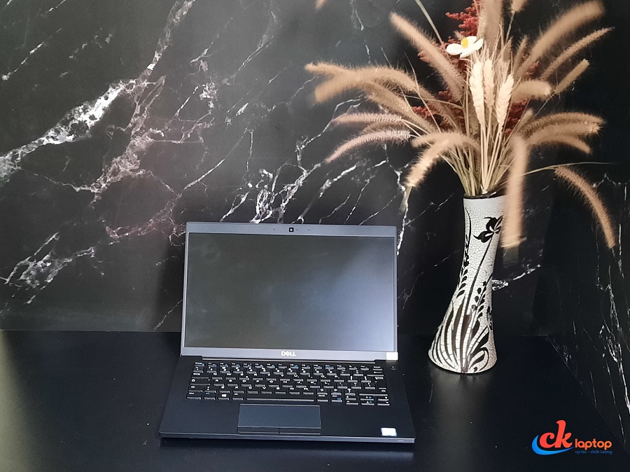 DELL LATITUDE E7390 CPU I7 - 8650U / RAM 16GB / SSD 256GB / MÀN 13.3 INCH FHD IPS / BẢO HÀNH T05/2021