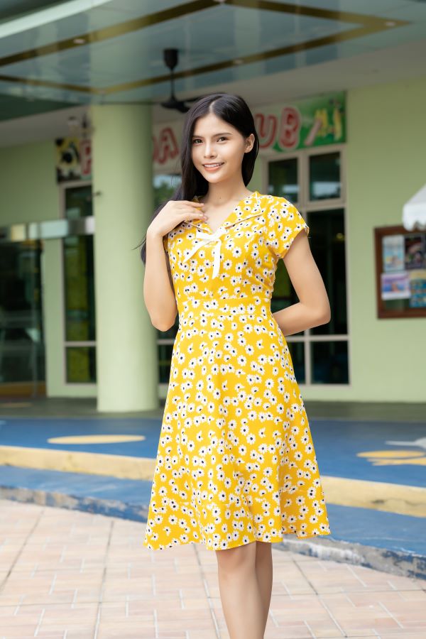 Mua Đầm nữ dạo phố màu vàng viền ren trắng cài nút trước có túi 2 bên hông chân  váy xòe nhẹ tại DE VANI | Tiki