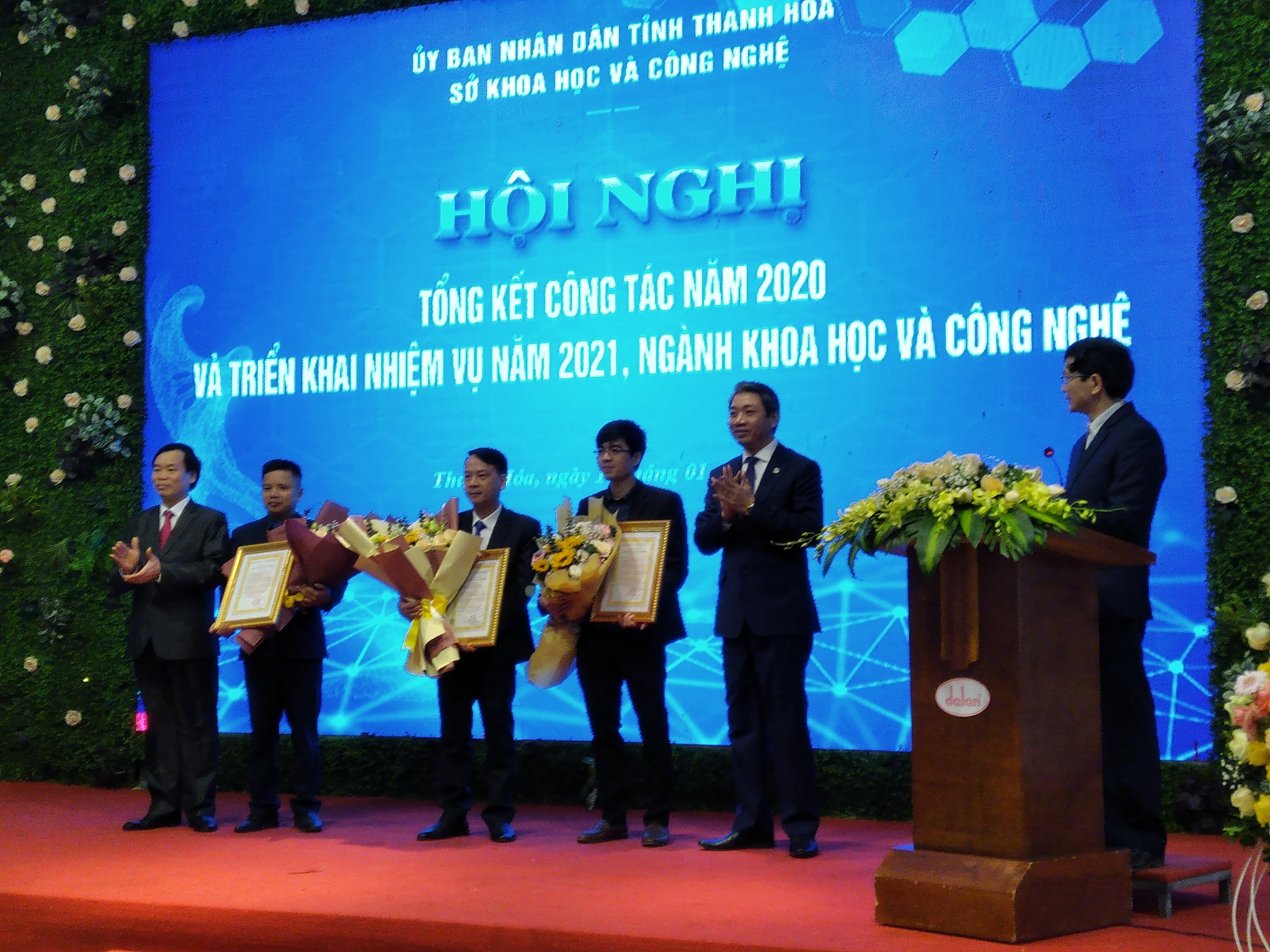 Công ty nhận giấy chứng nhận doanh nghiệp khoa học