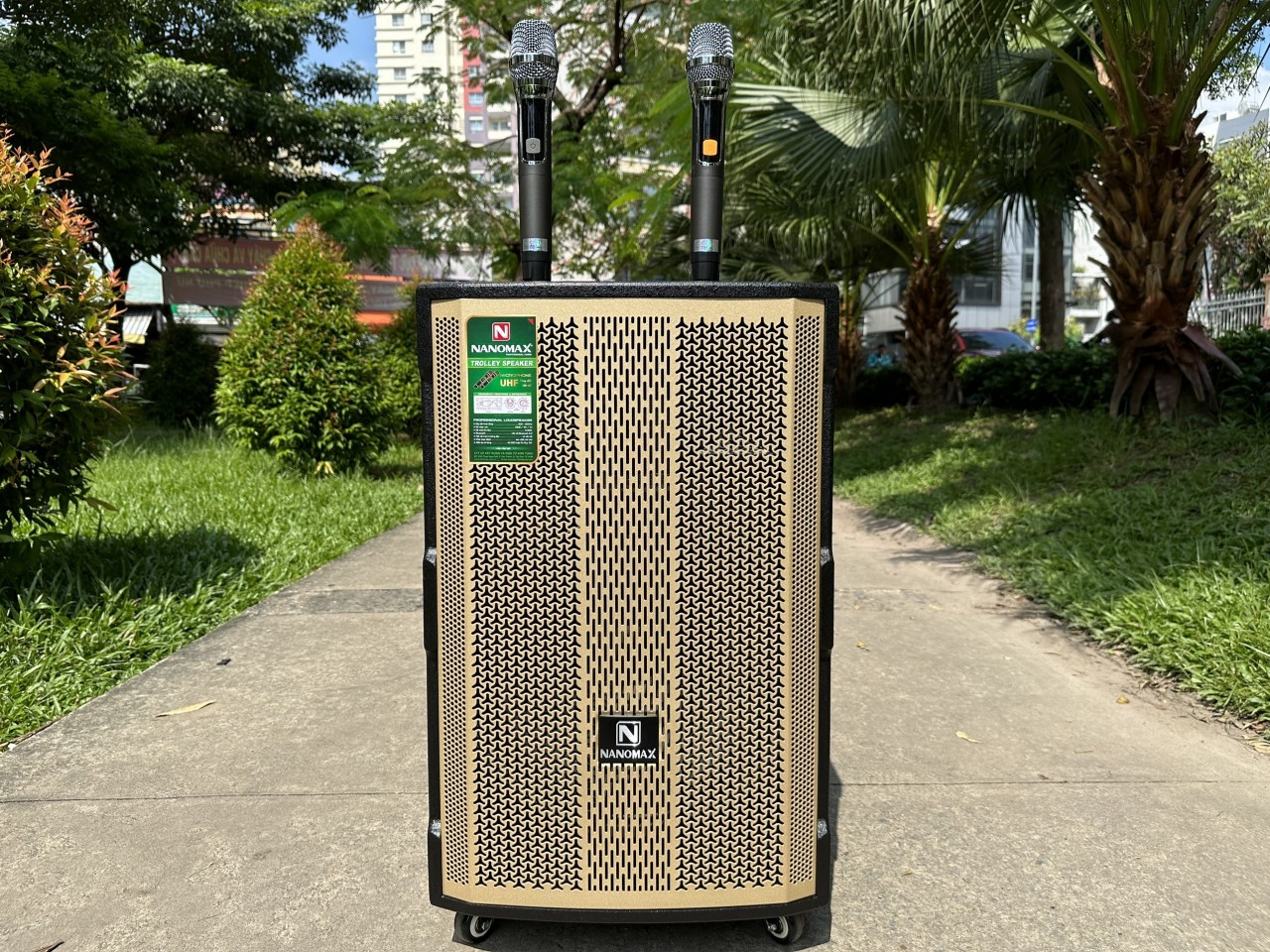 So sánh với các sản phẩm cùng phân khúc