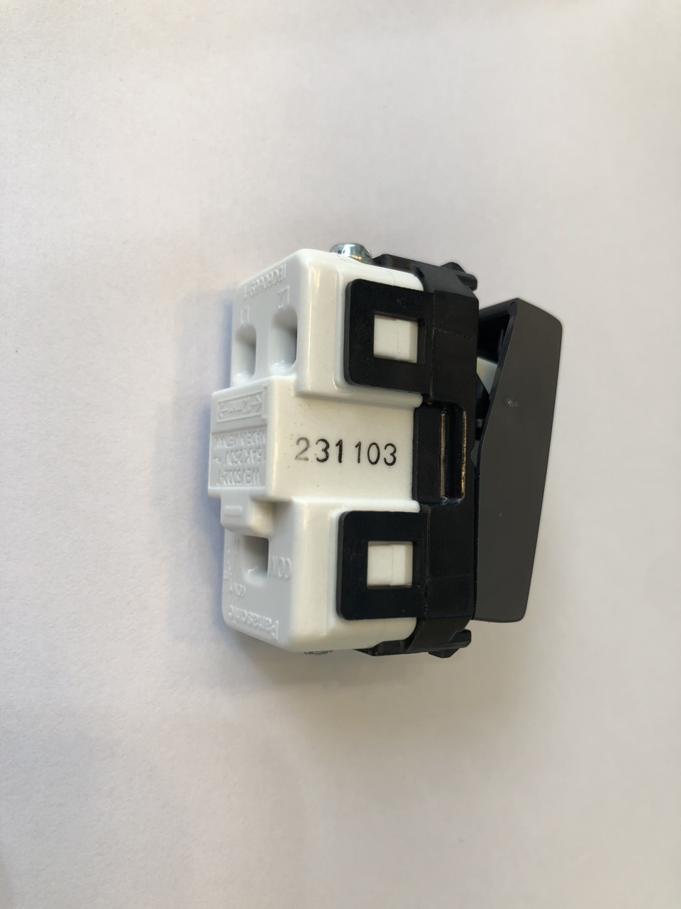 Công Tắc C 2 chiều Panasonic WEV5002-7H