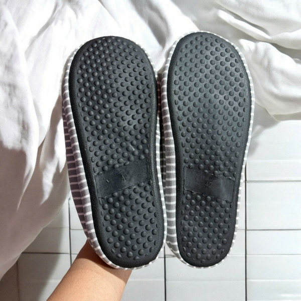Dép đi trong nhà kín mũi đế nhựa chống trượt Comfy (mẫu 1 kín gót, size 44) - Hàng Nhật nội địa