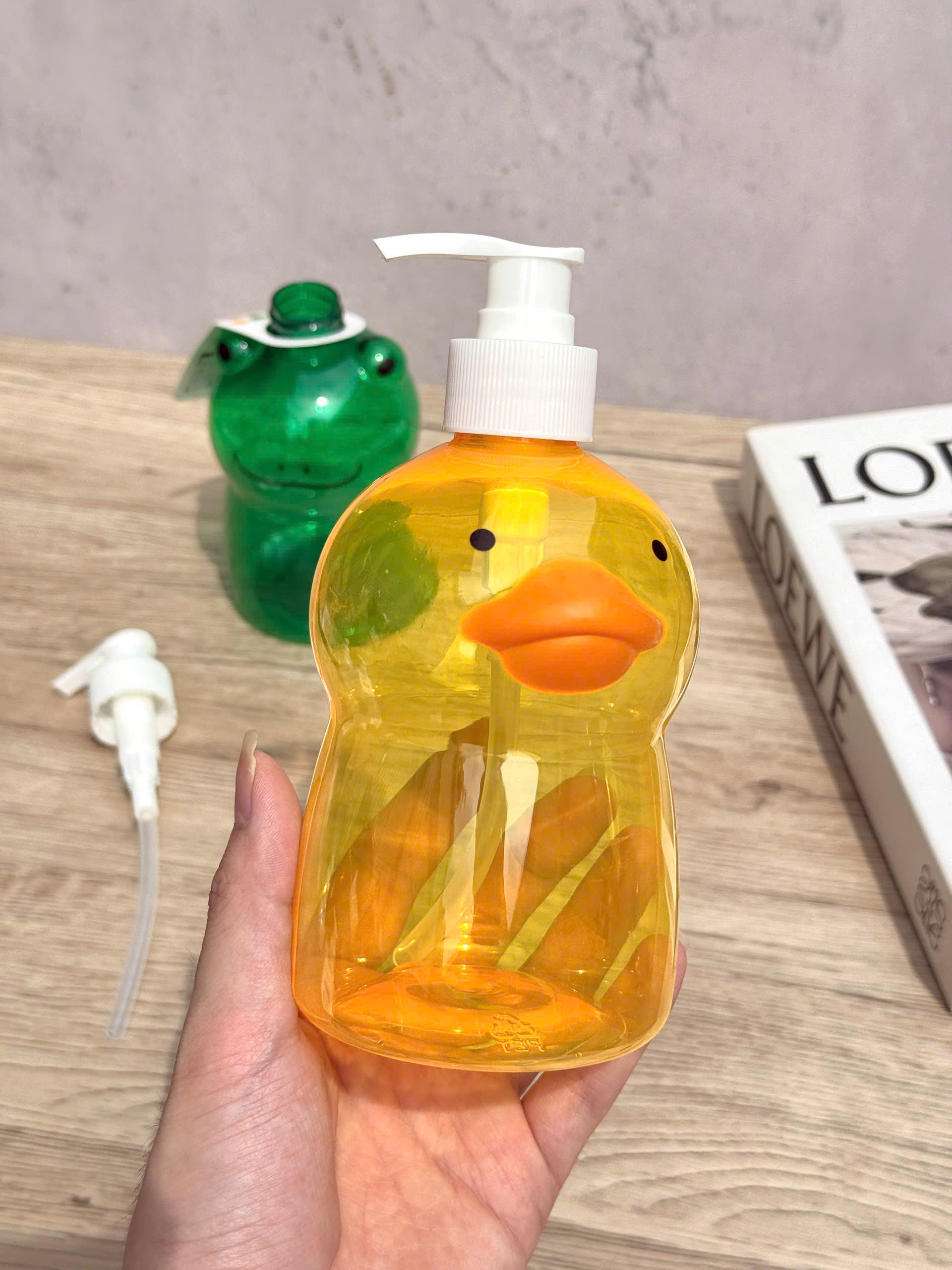Chai đựng có vòi nhấn hình ếch, vịt (500ml) - Hàng Nhật nội địa