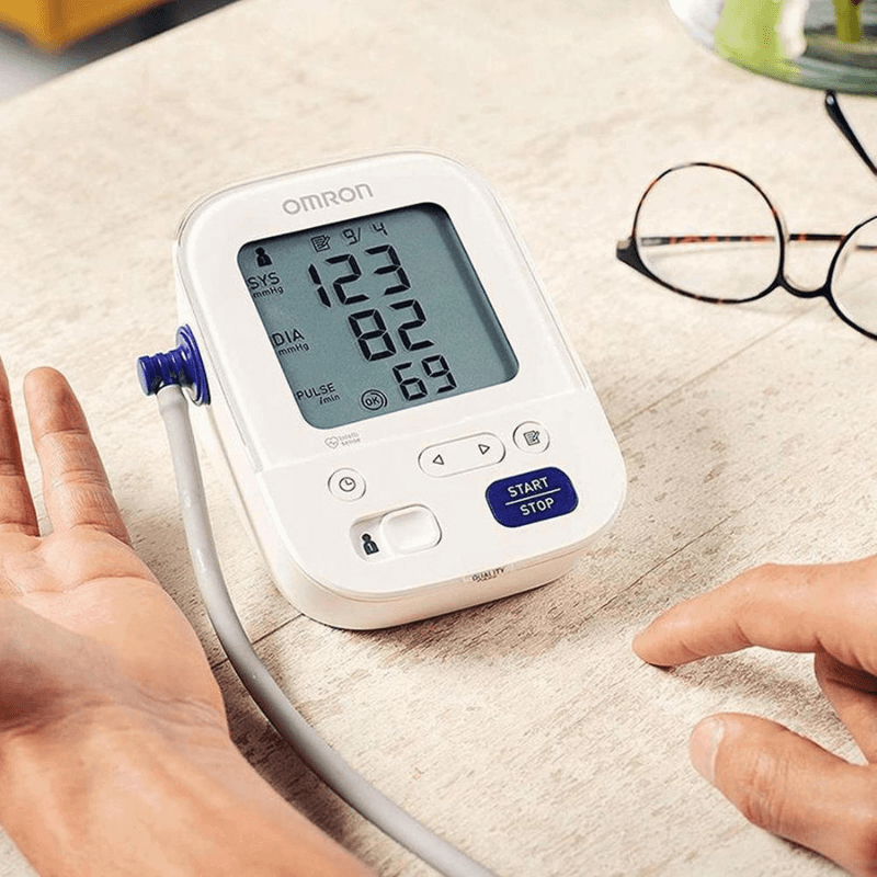 Máy đo huyết áp Omron HCR 7104 - Hàng Nhật nội địa