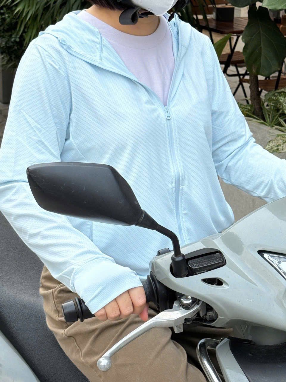 Áo chống nắng làm mát, chống UV Comfy  (size L- màu xanh nhạt) - Hàng Nhật nội địa