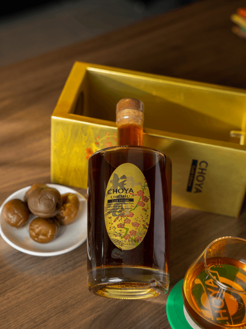Rượu mơ vảy vàng cao cấp Choya Umeshu Gold Edition 500ml 19% - Hàng Nhật nội địa