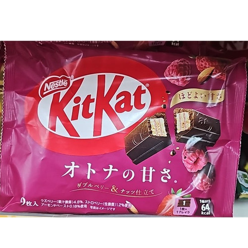 KitKat vị dâu tây và mâm xôi 101.7gr - Hàng Nhật nội địa