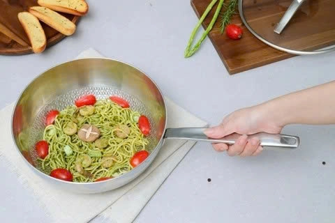 Chảo inox 3 lớp thân đáy liền dập nổi Kaiyo, sâu lòng có vung kính size 24cm - Hàng Nhật nội địa