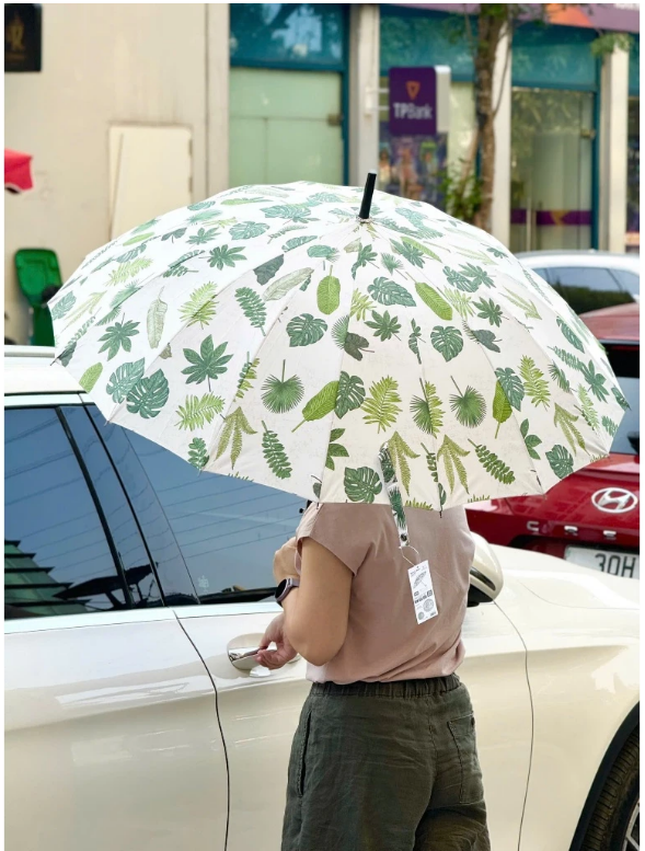 Ô Gấp Gọn Siêu Nhẹ Có Móc Treo Kaiyo, Hình Lá Cây Nhiệt Đới (Lá To) - Hàng Nhật nội địa