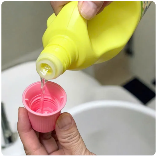 Nước tẩy dùng cho vải màu Mitsuei 1000ml - Hàng Nhật nội địa