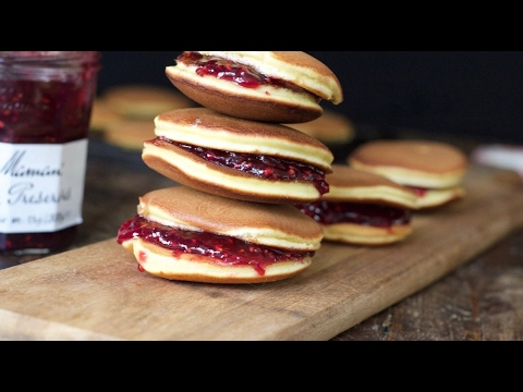 Bánh rán Doremon Dorayaki dâu 6 cái- Hàng Nhật nội địa